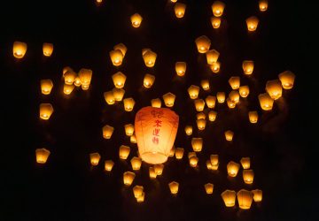 平溪天燈節登場！光雕百燈齊放　多條路線便利接駁