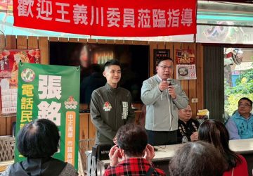 王義川力挺張銘祐　艋舺福興宮參香人氣爆棚
