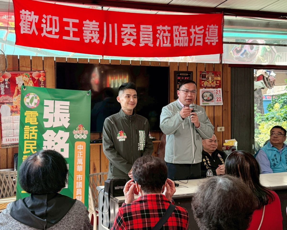 王義川力挺張銘祐 艋舺福興宮參香人氣爆棚