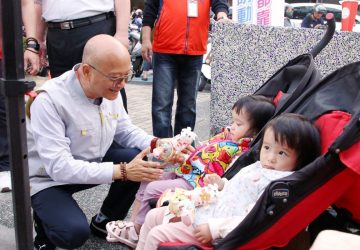 嘉市馬年小提燈「馬上熊賀」限量發放　創意吸睛民眾大讚