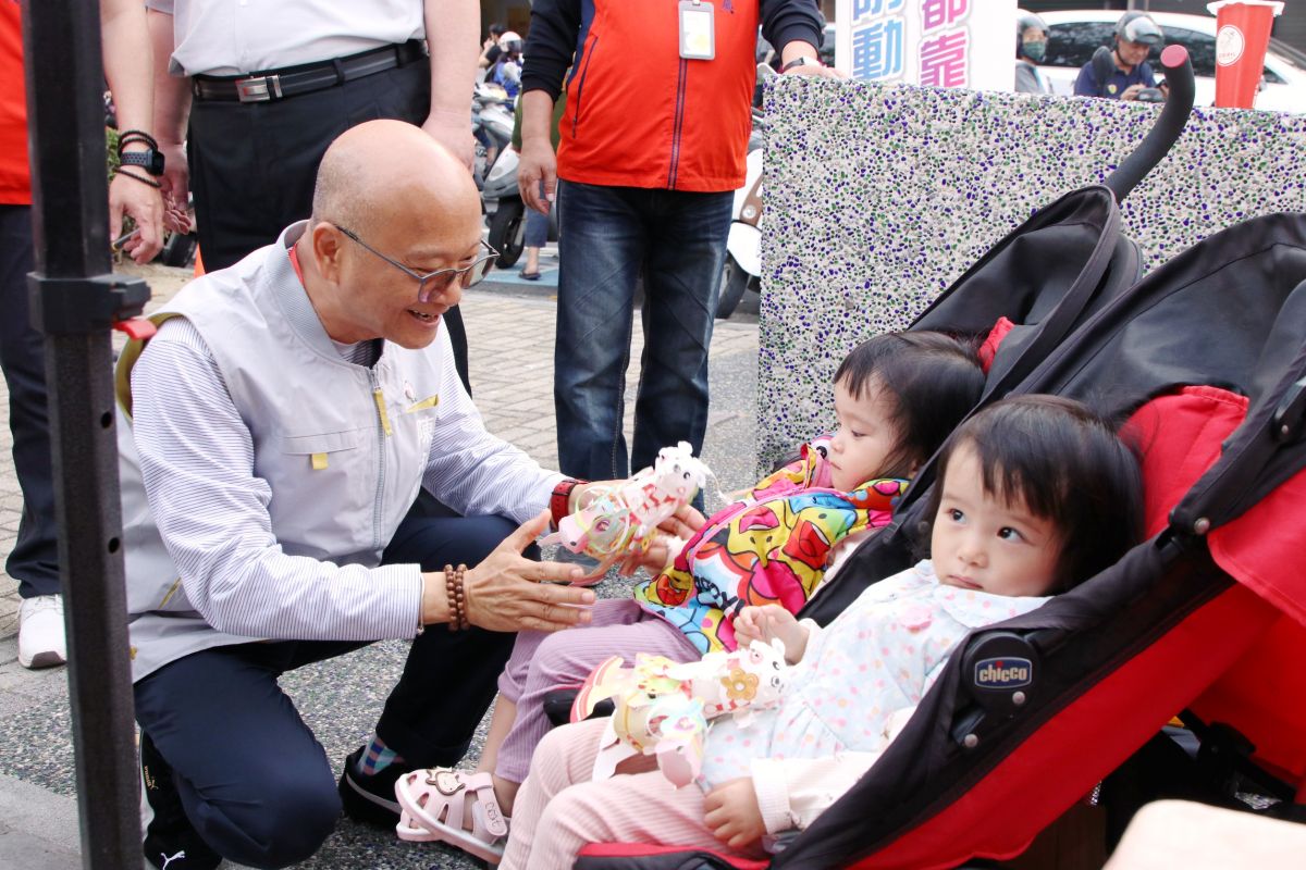 嘉市馬年小提燈「馬上熊賀」限量發放　創意吸睛民眾大讚