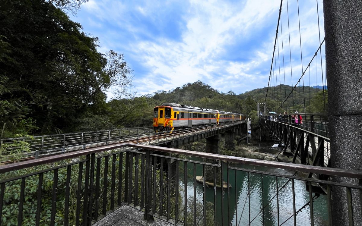 搭平溪線追天燈 新北觀旅局推山城鐵道一日遊