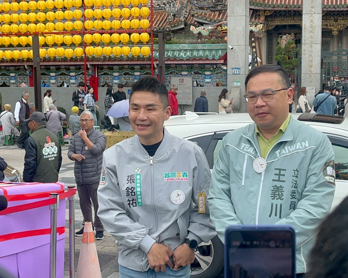 合體王義川龍山寺車掃拚初選　張銘祐主打守護民主