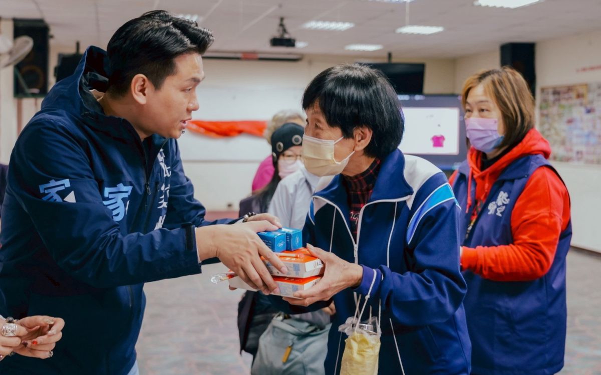寒冬送暖鶯歌鳳鳴里 呂家愷攜企業拚公益建設雙行