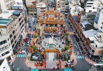 小小鼓手敲響百年信仰！桃園景福宮開漳聖王遶境萬人隨香