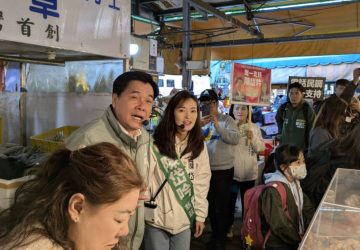 初選衝剌　鍾宏仁力挺陳岱吟接棒　新莊合體拜票