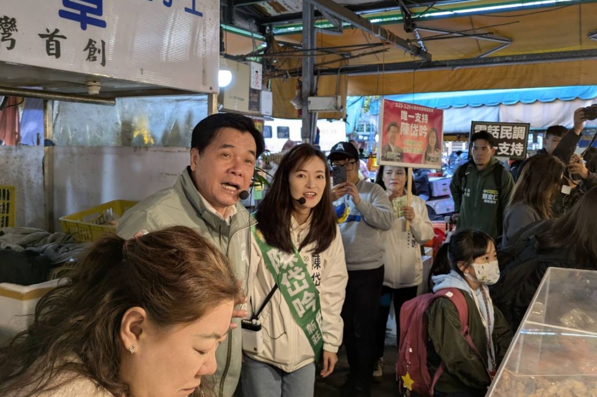 初選衝剌　鍾宏仁力挺陳岱吟接棒　新莊合體拜票