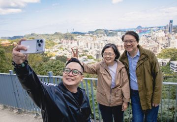 蔡英文、林右昌登球子山　漫步山海步道看基隆