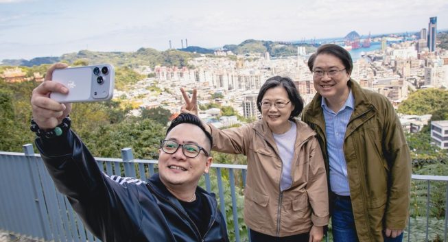 蔡英文、林右昌登球子山　漫步山海步道看基隆