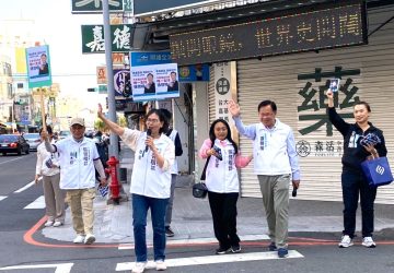 嘉市藍白整合民調白熱化！張啓楷清晨站路口、掃市場蔡壁如陪同衝刺