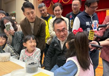 李四川觀棋展親和力　拋教育與建設願景