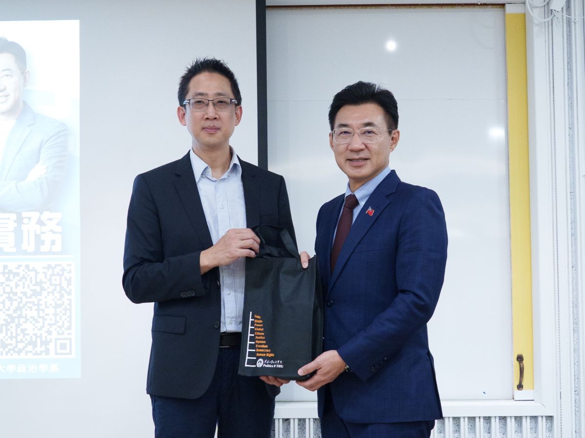 江啟臣現身東海大學談馬拉松人生　勉勵學子以「格調與韌性」迎接ai時代挑戰