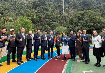 陳乃瑜送暖烏來偏鄉　捐助學金助學童穩定就學