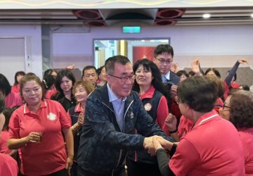 李四川拚人氣凝聚基層　自嘲沒聽太太話參選