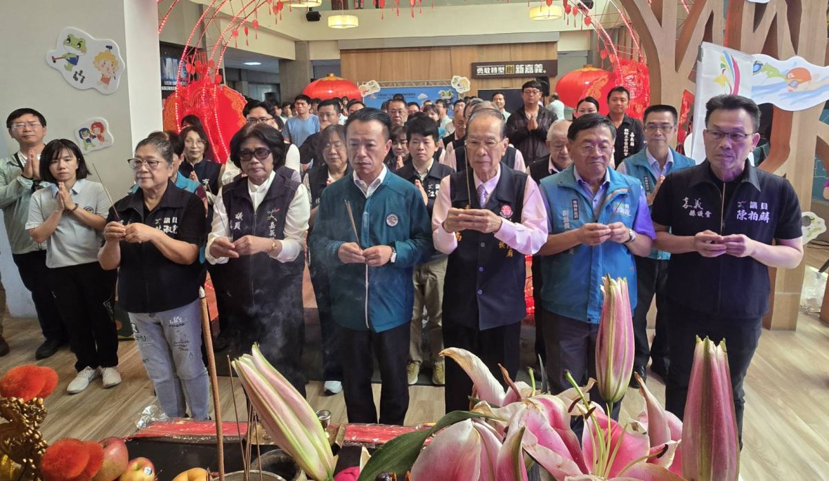 城主嘉邑城隍爺蒞臨嘉義縣府　縣長翁章良祈請庇佑天降甘霖