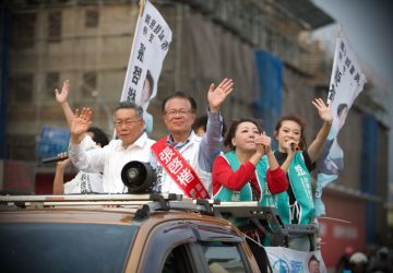 北中小草南下嘉義力挺張啓楷　街頭宣講催民調聲量大衝刺