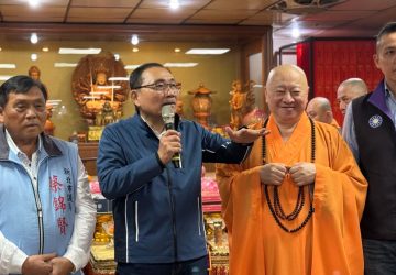 侯友宜觀音聖誕參拜祈福匾額祝地方建設順利推動