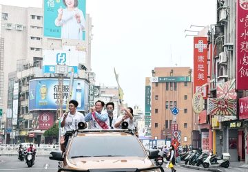 嘉義市長藍白整合確定人選　張啓楷謝票向市民致意