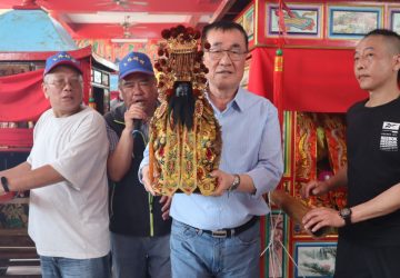 李四川扶上林媽祖鑾轎　拚東北角交通觀光發展