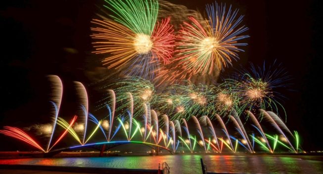 2026澎湖國際海上花火節盛大開幕　14,000發煙火　點燃澎湖夜空