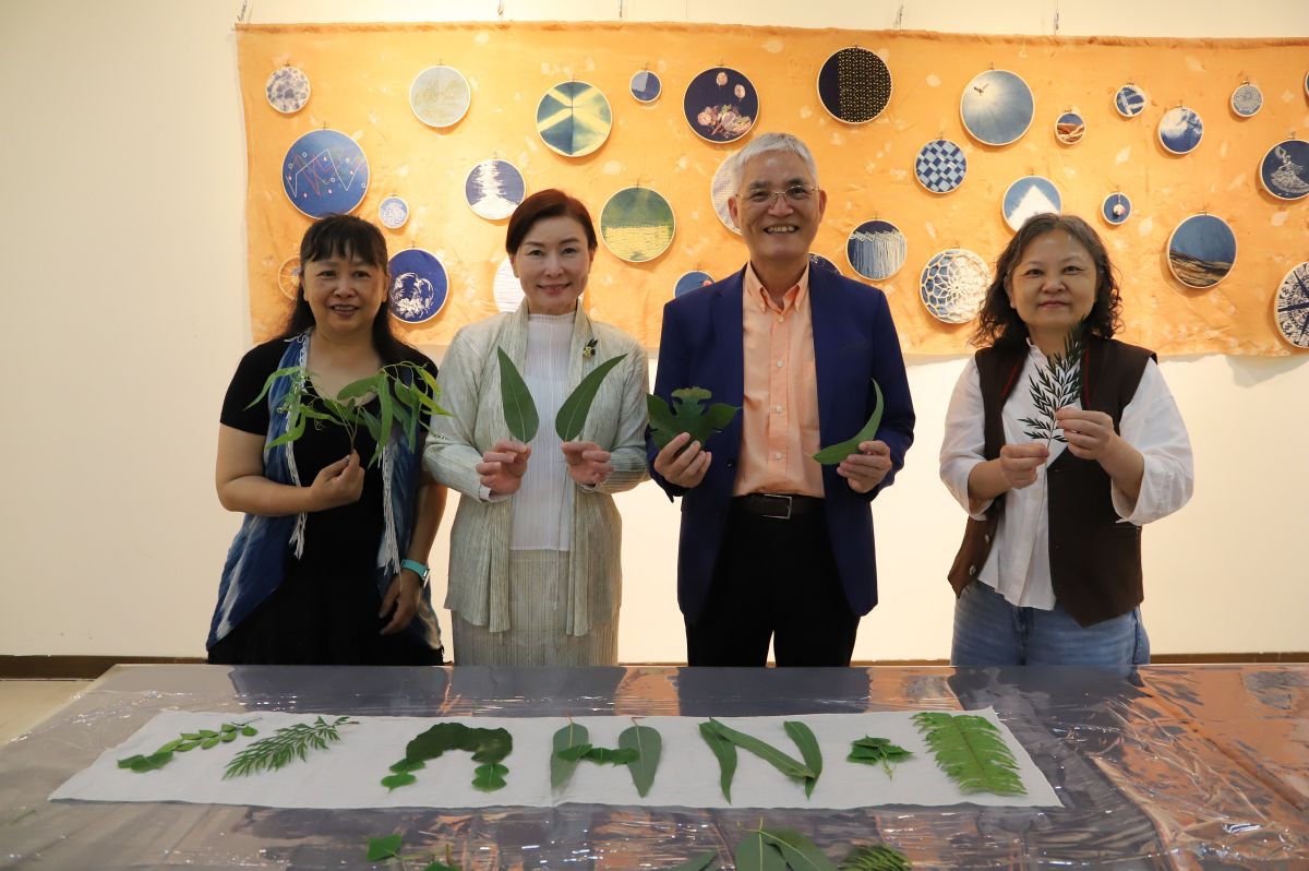 南華大學花葉移印工作坊　手作染藝展現自然風采