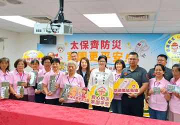 守護居家安全！太保市長鄭淑分攜志工贈600顆住警器