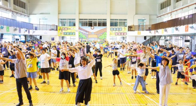 嘉市親子競賽趣味登場　市長黃敏惠陪大小朋友暖身同樂