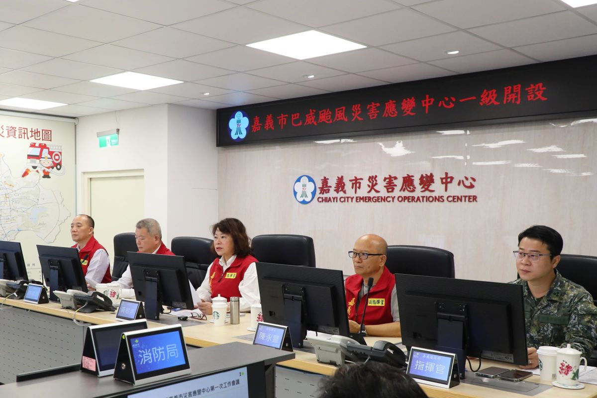 嘉市災害應變中心一級開設　黃敏惠坐鎮指揮巴威颱風防範應變