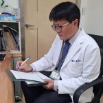 失智長輩亂指控別急反駁　醫授安撫溝通關鍵技巧