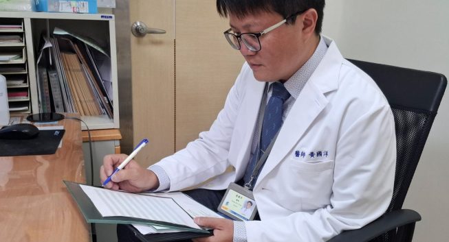 失智長輩亂指控別急反駁　醫授安撫溝通關鍵技巧