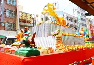 嘉義城隍廟中元祭五大創意供品亮相　2千萬打造「金馬奔騰」吸睛