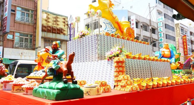 嘉義城隍廟中元祭五大創意供品亮相　2千萬打造「金馬奔騰」吸睛