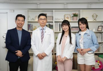 翹腳、滑手機害脊椎歪掉？孩子「坐沒坐相」別只會罵 專家破解6大護脊迷思