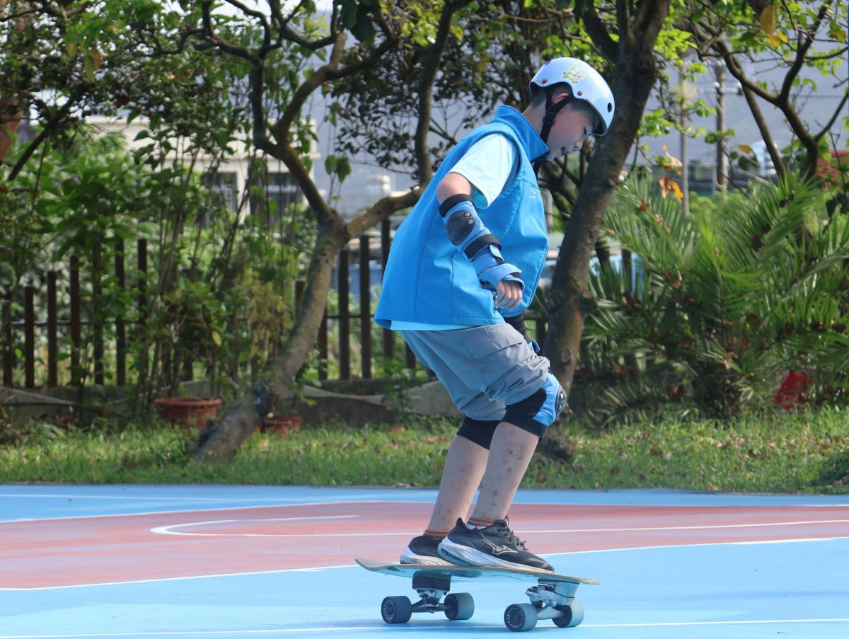 新北市衝浪滑板公開賽登場　親子一起上板挑戰