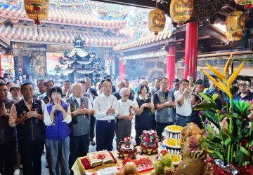 新港奉天宮媽祖契子女中秋回娘家　翁章梁陪同祈福慶佳節