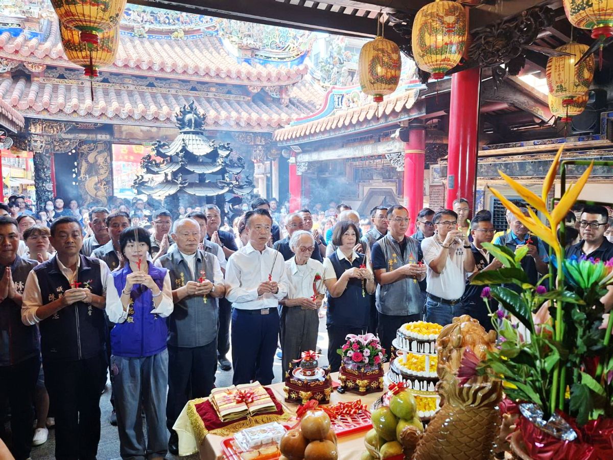 新港奉天宮媽祖契子女中秋回娘家 翁章梁陪同祈福慶佳節
