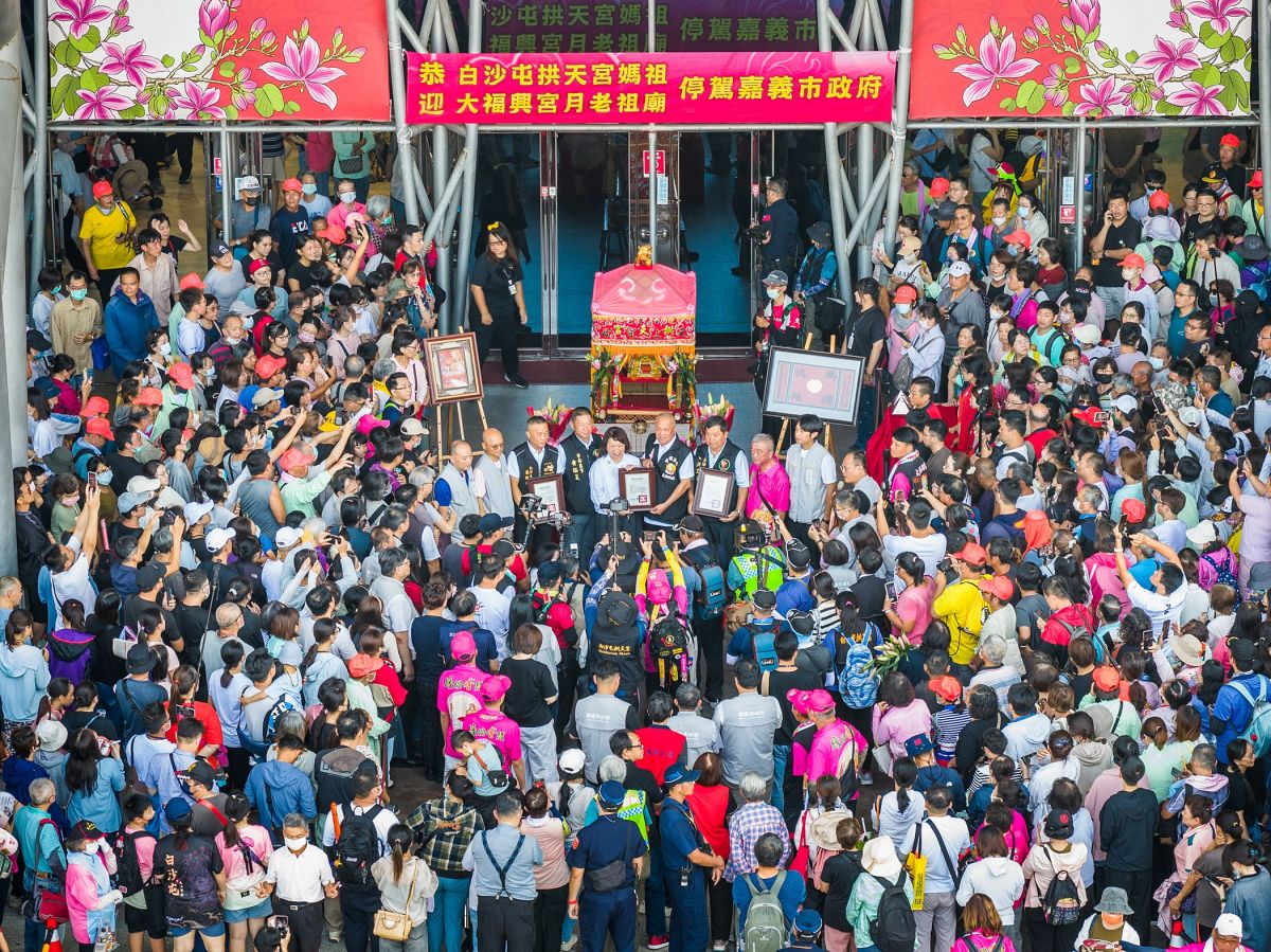 白沙屯媽祖駐駕嘉義市府　黃敏惠率團隊祈福迎聖駕