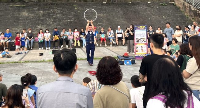 小王子降臨碧潭！19米巨型划船氣偶打造夢幻童話景致