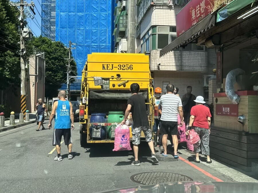 薔琵颱風過後新北加班收垃圾 24日中午恢復清運