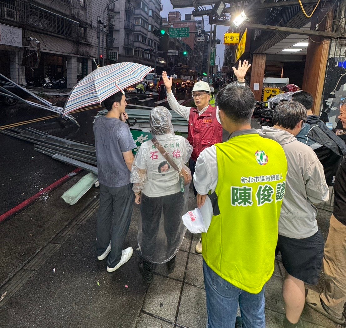 板橋長江路屋頂鐵皮掉落砸車　陳俊諺籲落實防颱檢查