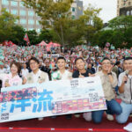 張銘祐送沈伯洋單程船票　寓意洋流直進台北市政府