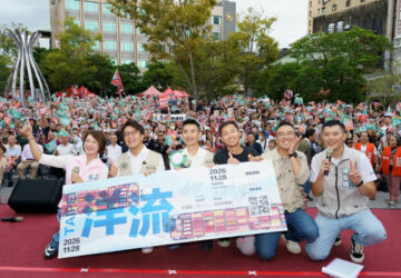 張銘祐送沈伯洋單程船票　寓意洋流直進台北市政府