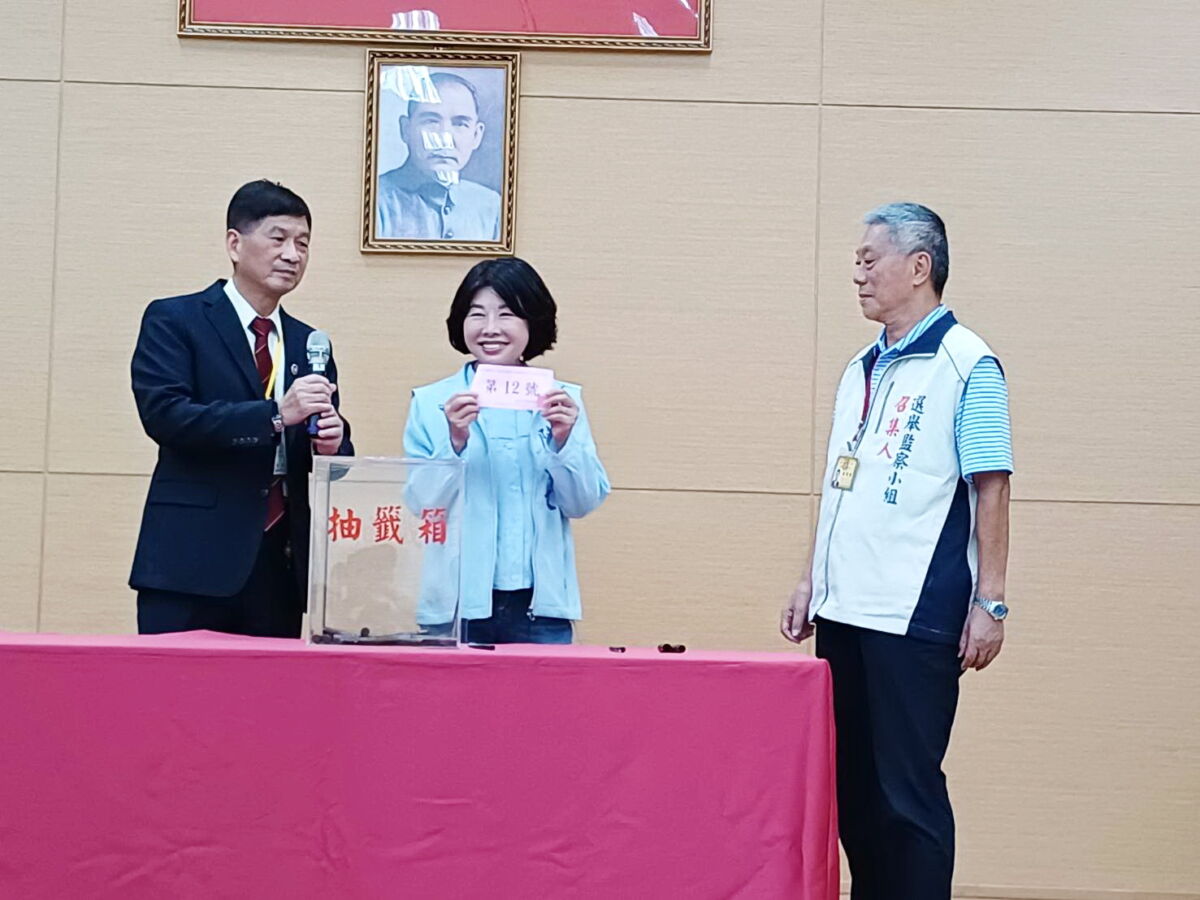 嘉義市議長陳姿妏抽中「12號」　延續1人當選、2人服務理念